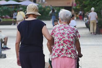 高齡化加速 2070年一少養一老