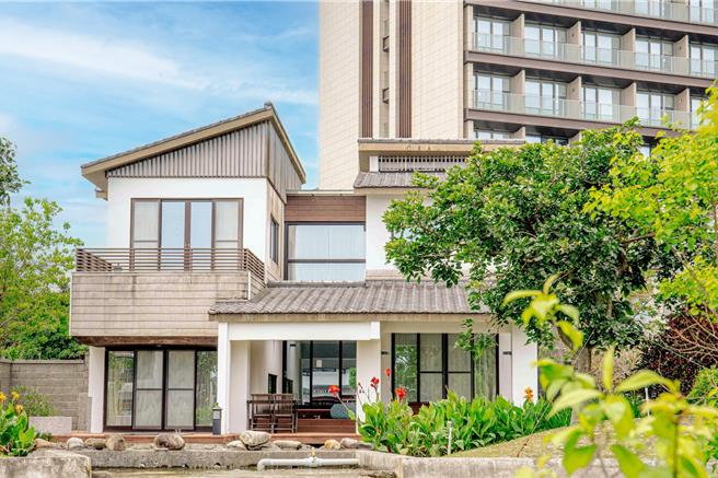 豪華湖畔Villa加贈2人免費入住，入住換穿Hakama文青？、日式體驗4選2及虛擬高爾夫，一次暢享必玩活動超划算。（ 宜蘭綠舞國際觀光飯店提供）