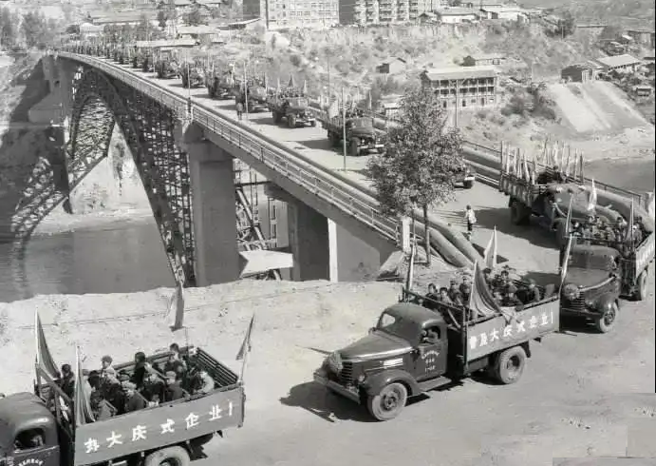 上世纪60年代的三线建设有重大的军事与政治意义，付出了难以估算的代价。（图／搜狐网）