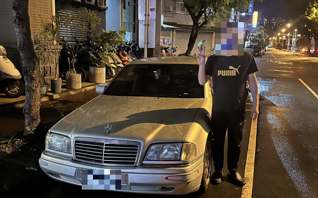 钟男的宾士车不见好心慌，热心警扮柯南抽丝剥茧，顺利在400公尺外寻获。（翻摄画面）