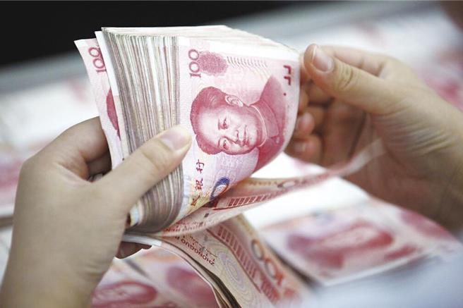 时隔不到3个月，大陆多家国有银行再次主动下调存款利率。（美联社资料照）