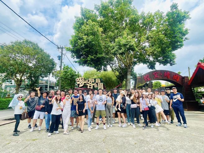 信任团队成员，并挖掘优秀人才共同创业，许家原打造具信赖与强大向心力的团队。图/永庆房产集团提供