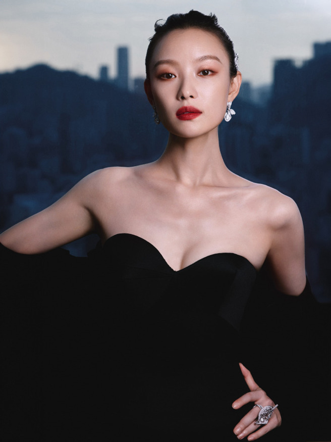 倪妮全身黑霸气登场。（图／翻摄自微博）