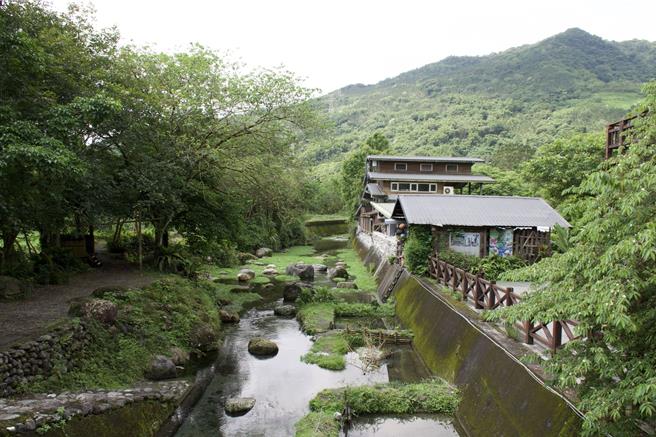 马太鞍溼地生态园区探索阿美族传统文化。（雄狮旅游提供）