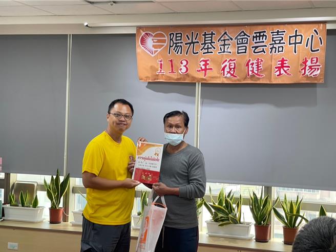 泰籍移工財西獲頒永不屈服獎。（圖／陽光基金會雲嘉服務中心）