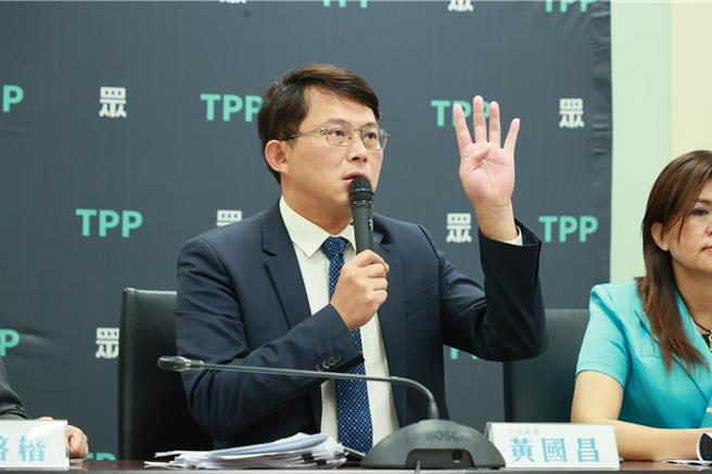 民眾黨立院黨團總召黃國昌說，一不高興就釋憲，民進黨真以為憲法法庭是他們開的？（民眾黨團提供）