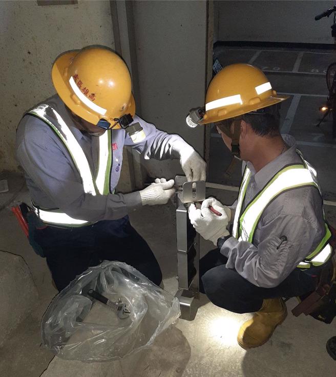 高雄苓雅区18日发生停电事故，上午10时许四维四路、成功一路、自强三路等一带共1127户停电，台电人员前往抢修。（台电提供／洪浩轩高雄传真）