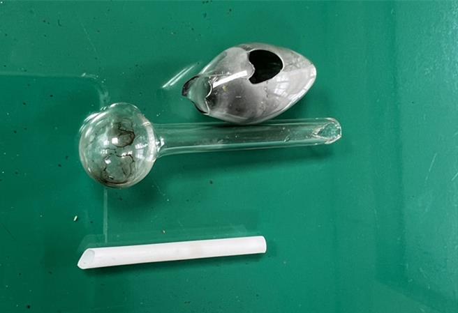 警方在宋男家中查獲毒品海洛因、安非他命及吸食器等違禁物品。（警方提供／葉靜美彰化傳真）