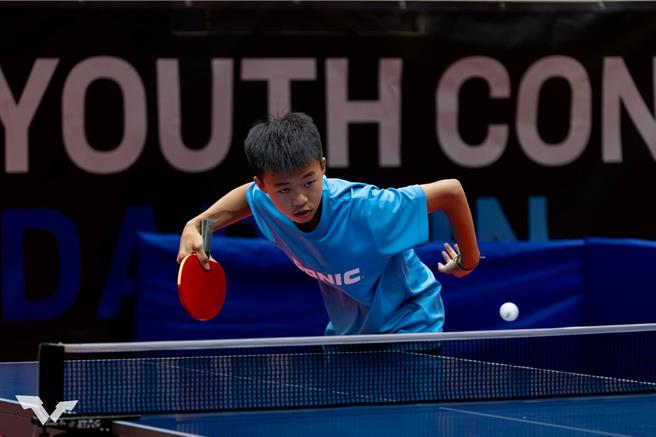 彰化市彰德國中二年級學生羅允呈在WTT舉辦的「澳洲青少年桌球」挑戰賽中，奪得U13及U15兩個組別的冠軍。（彰化縣政府提供／孫英哲彰化傳真）