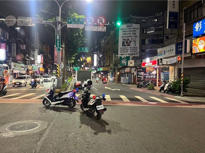 小貨車撞傷5歲女童，警方到場處理。（三重警分局提供）