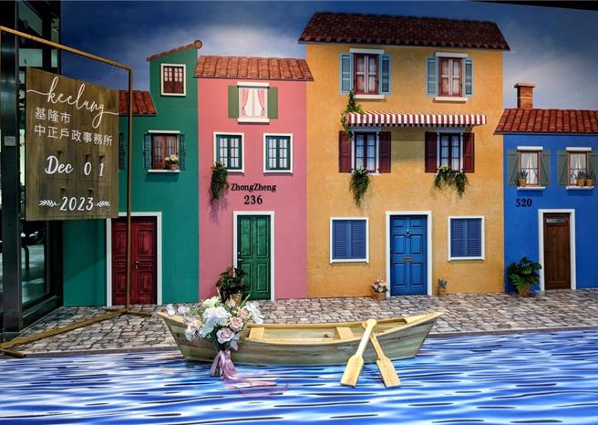 基隆市各戶政事務所自今年11月1日起實施每周六上午9時至12時的預約結婚登記服務，圖為中正區拍照處。（基隆市政府提供／徐佑昇基隆傳真）