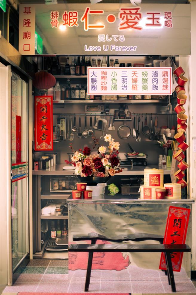 基隆市各戶政事務所自今年11月1日起實施每周六上午9時至12時的預約結婚登記服務，圖為仁愛區拍照處。（基隆市政府提供／徐佑昇基隆傳真）