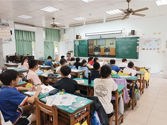 宜蘭縣北成國小響應台灣世界展望會「乾淨的水源，孩子的救援」水資源行動。透過視訊直播宣導水資源教育。（台灣世界展望會提供）