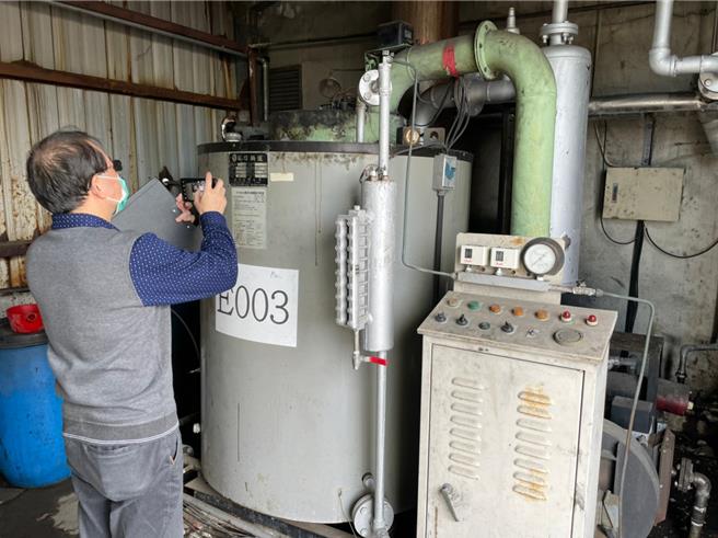 新北市議會法規會日前審議《新北市氣候變遷因應行動自治條例》，草案規定1.5萬噸以上碳排企業應設能源監控管理與永續物料管理系統。（新北市環保局提供）