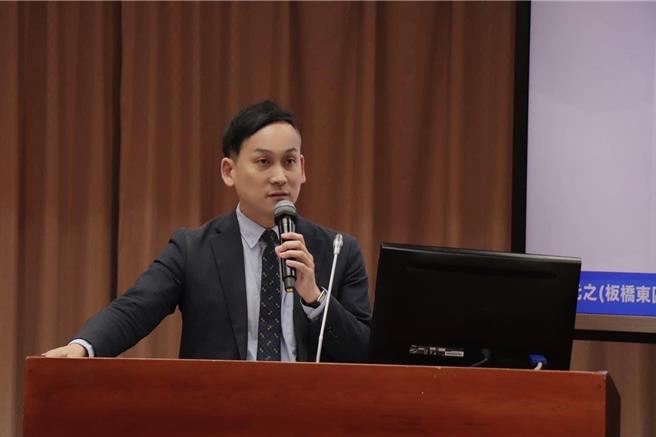 泰板輕軌規畫遭中央退件3次，讓國民黨立委葉元之痛批，故意拖時間，欺騙板橋選民。（翻攝葉元之臉書）