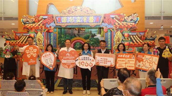 為提升民眾對失智症的認識與了解，苗栗縣政府長期照護管理中心與大千綜合醫院特舉辦「大人細子來看戲」。（大千醫院提供／謝明俊苗栗傳真）