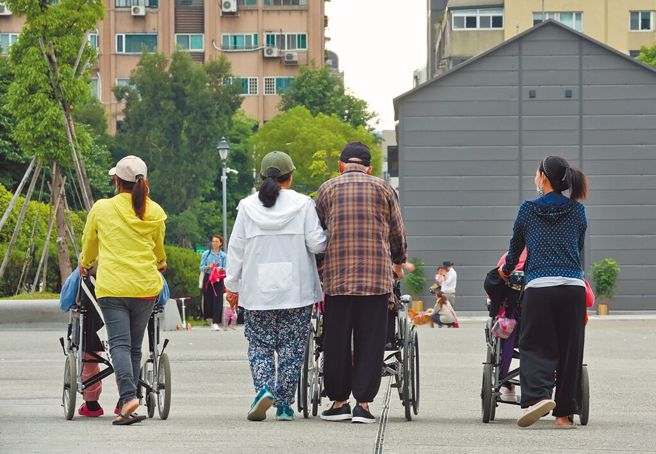 不是正常老化現象！保持健康生活型態，避免失智找上門。（本報資料照片）