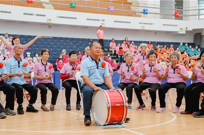 嘉义县长青活力站成果展，近600位长辈齐聚竞赛。（嘉县府提供／廖素慧嘉县传真）