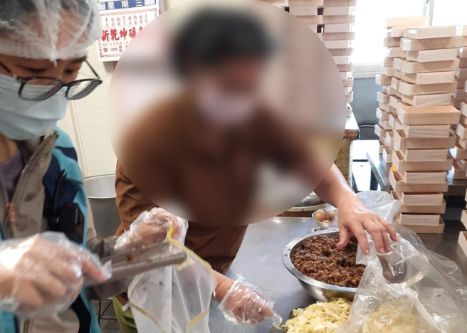 台東衛生局抽驗縣內便當業者。（台東縣衛生局提供／蔡旻妤台東傳真）