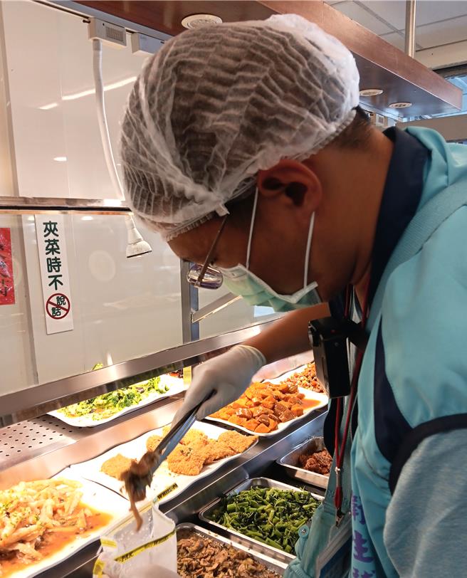 台東衛生局抽驗縣內便當業者。（台東縣衛生局提供／蔡旻妤台東傳真）