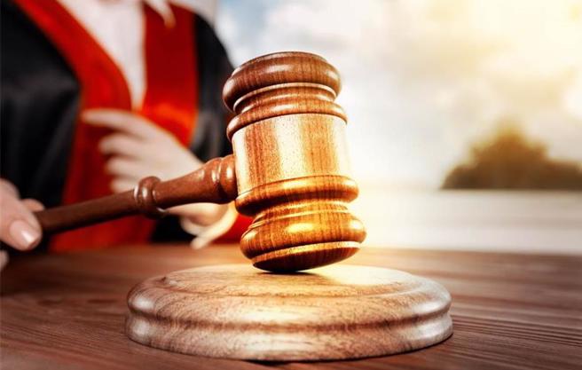 中市张女与次女2020年间经乌日区公所核定为中低收入户，但公所查知次女未住在中市，已就读桃园市的小学3年而撤销资格，并追讨8万多元补助。张向公所、社会局提申復、诉愿都遭驳回，再对社会局提起行政诉讼，法官认定，社会局及乌日区公所并无违误，判决驳回，仍可上诉。（示意图：shutterstock／达志）