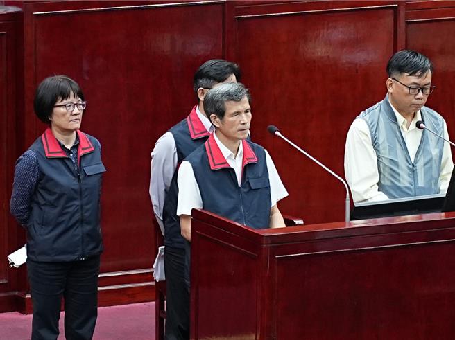 台北市警察局長李西河（中）表示，已建請法官監管少年家屬財產，確保被害人求償有門。（黃敬文攝）