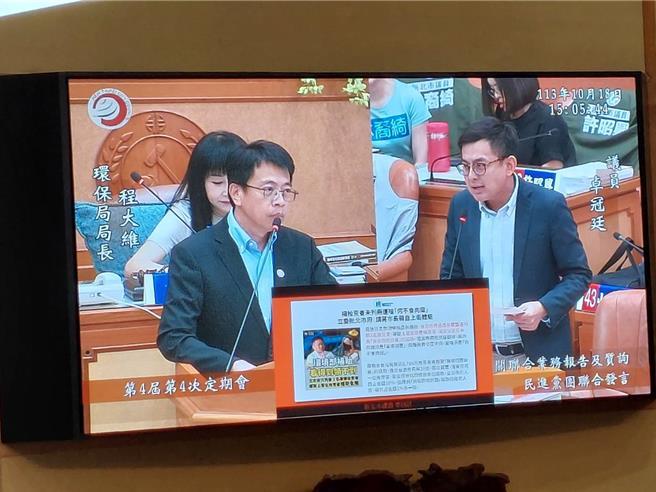 民進黨新北市卓冠廷今（18）日在議會質詢指出，全台7491個列冊拾荒者，台北只有212人列冊，新北只有220人列冊，對照台中市、新竹縣都曾突破千人，造冊掌握狀況明顯不佳。（陳慰慈攝）