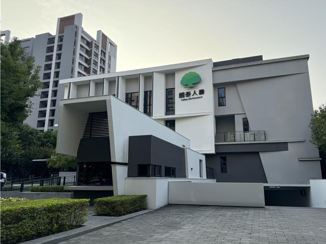 國壽烏日大樓為全台首棟通過「Net Zero Buildings淨零建築」評鑑大樓。(洪凱音攝／洪凱音台北傳真)