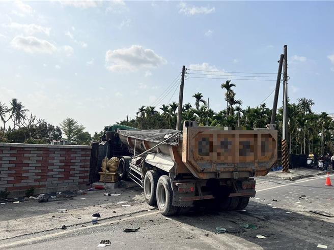 大型車車禍往往很嚴重，屏東縣大型車肇事較去年同期增加，警方將進行3天大執法。（屏東縣警察局提供／羅琦文屏東傳真）