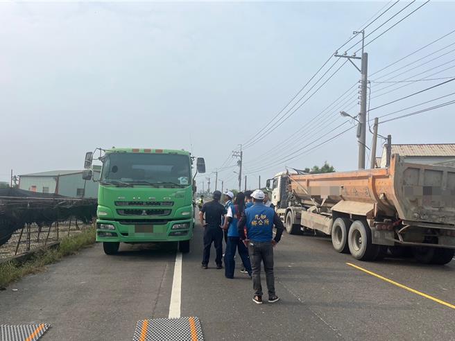 屏東里港地區有許多砂石車，警方也將針對砂石車進行取締（屏東縣警察局提供／羅琦文屏東傳真）