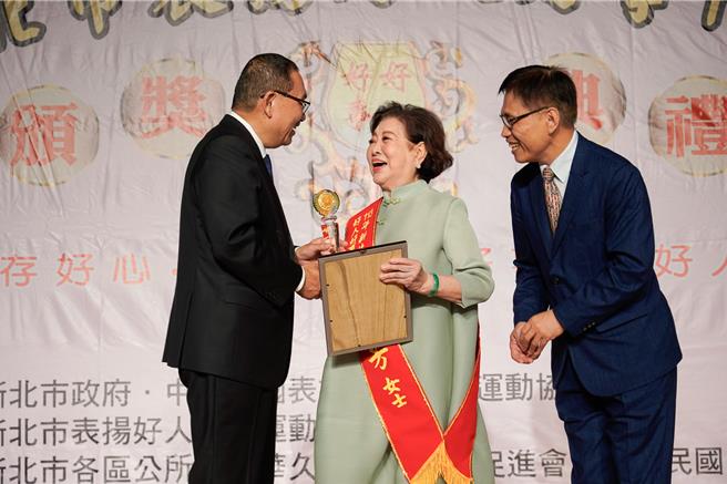 有「国民阿嬷」之称的金马影后陈淑芳今年获得新北是好人好事代表。（新北市社会局提供）