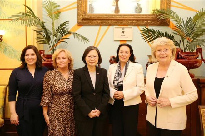 蔡英文：女性領導人將站在維護民主價值最前線。截自蔡英文社群平台