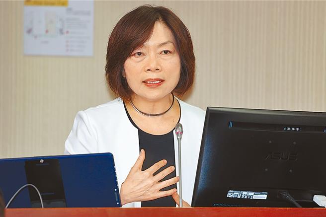 劳动部长何佩珊表示，根据OECD公式计算，大约3.1万元算是低薪。（邓博仁摄） 