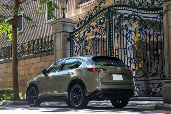 MAZDA赋予CX-5俐落的姿态，在静态下也有向前跃动的视觉感。（陈大任摄）
