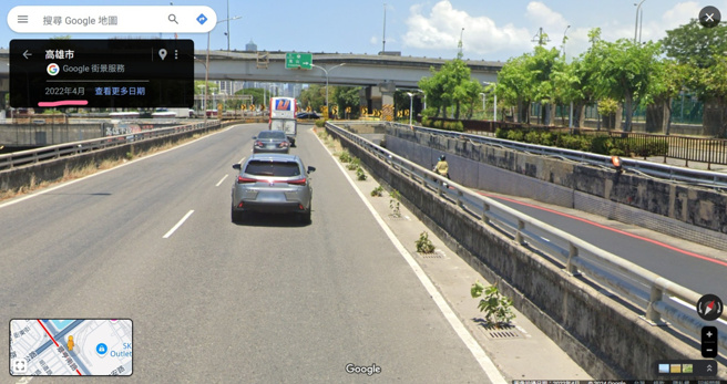 Google街景显示，2022年4月榕树就已经长出水沟盖，引发关注讨论。（图／取自高雄林小姐脸书）