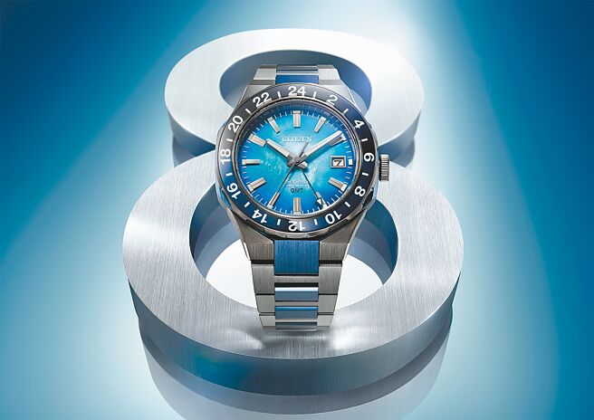 Citizen Series 8系列880高抗磁机械腕表，採用幻蓝面盘，演绎宇宙中望向地球的情景。（Citizen提供）