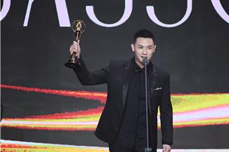 金鐘59／謝展榮奪新人獎！笑曝獎盃放車頂「要讓爸爸謝祖武看到」