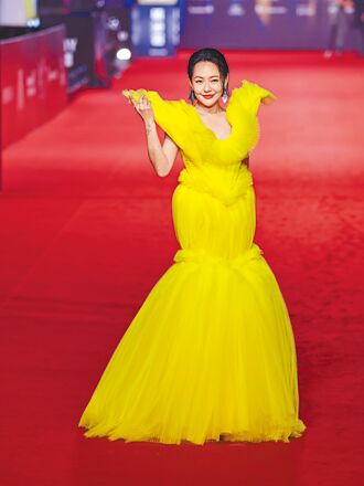 小S浮誇天使軋王彩樺美胸