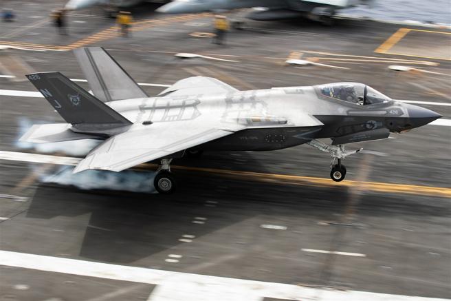 「華盛頓號」搭載F-35C戰機，大幅提升制空戰力。（取自DVIDS網站）