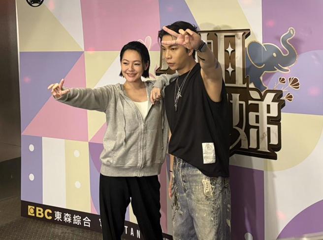 小S（左）与派翠克在18日晚间出席庆功宴。（图／杜欣颖）