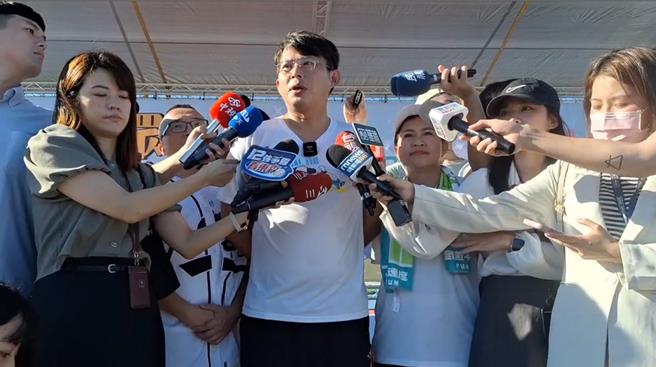 對於黃暐瀚爆料遭駁斥後能道歉認錯，黃國昌認為起碼展現媒體人應該有的基本的風度。（翻攝畫面）