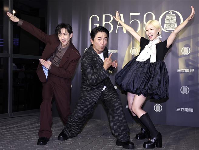 陈汉典（左起）、吴宗宪、Lulu有默契的摆出「时尚pose」。（陈俊吉摄）