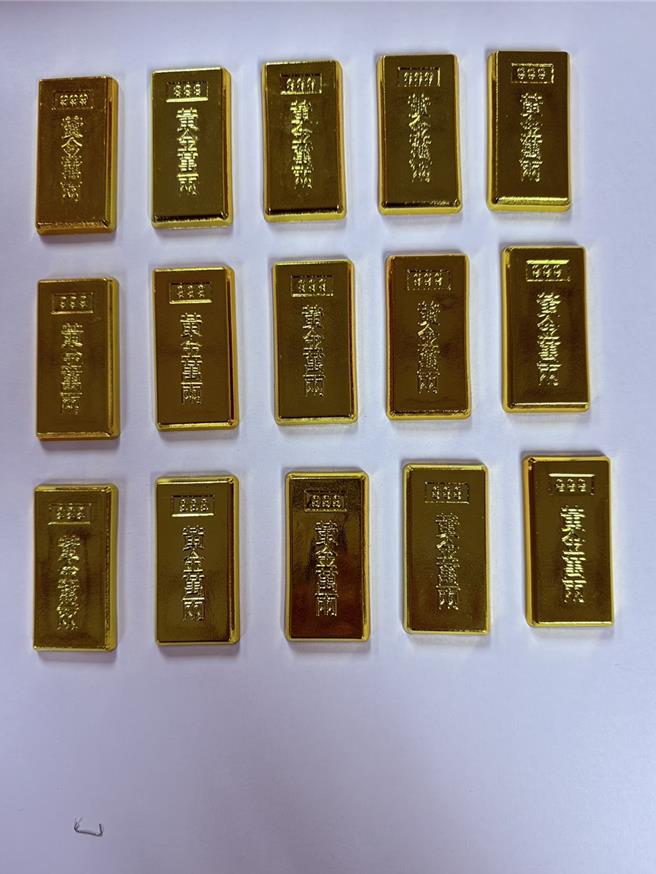 警方識破是詐騙手段，要求老翁配合警方準備假金條交付，成功逮到年僅19歲車手，並持續調查背後詐騙集團。（警方提供／任義宇高雄傳真）