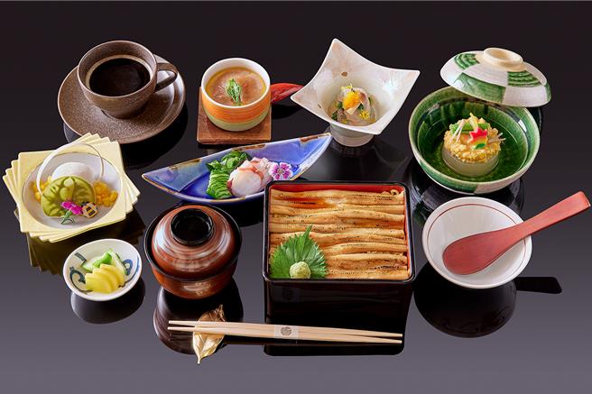 「HAYASE」日本料理餐廳推出旅展限定「午間御膳」，主食可選鹽烤牛舌麥飯搭配山藥泥、炙燒星鰻重箱及海鮮散壽司，買10送3，平均每張846元。（圖／JR東日本大飯店台北）