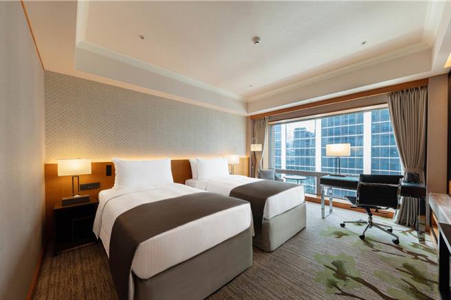 「都會客房一泊一食」住宿券含「鉑麗安」餐廳自助早餐2客，旅展特惠價5599元，享買10送1好康，折扣下殺26折。（圖／JR東日本大飯店台北）