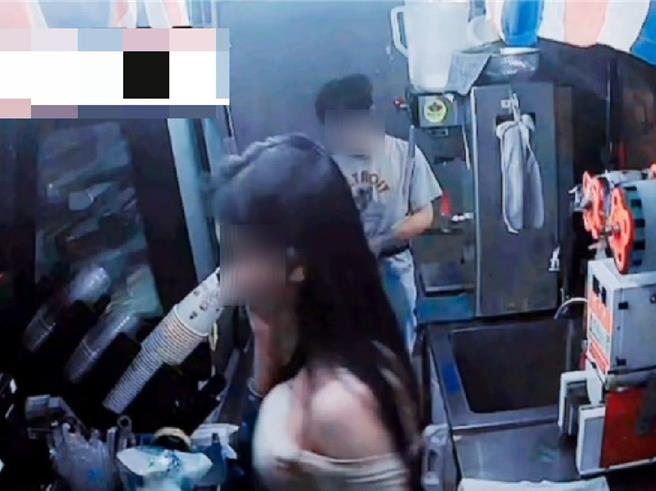 高雄一處咖啡廳身材曼妙的老闆娘，遭怪男闖入脫褲猥褻。（翻攝畫面／任義宇高雄傳真）