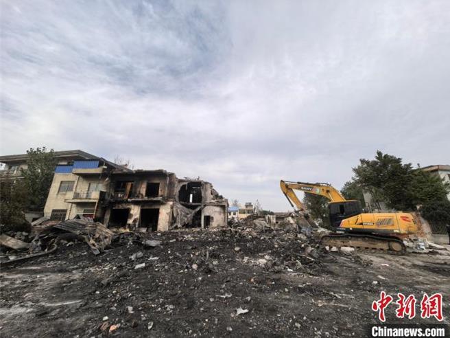 大陆安徽省淮南市一间自建房内超市于19日清晨发生火灾，造成房屋垮塌，9名遇难者遗体已经全部被找到。（中新网）