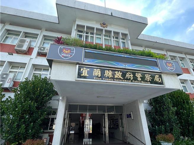 有民眾在脸书爆料宜兰有刑警偷窃自家人的礼券，要求警察局彻查，图为宜兰县警察局外观。（本报资料照片）