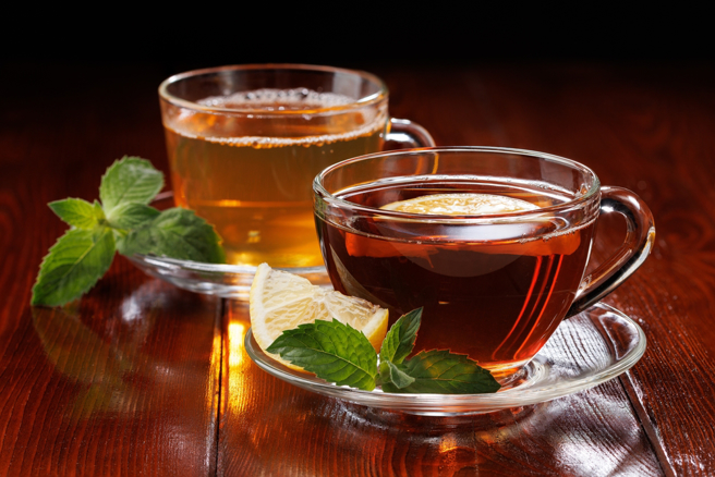 绿茶、红茶都是备受欢迎的茶品，到底选谁比较好？（示意图：shutterstock／达志）