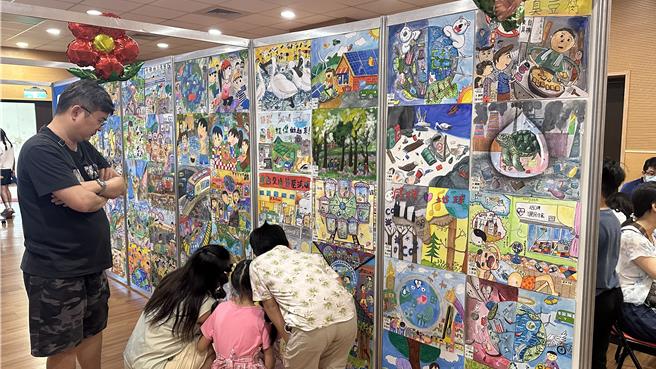 現場展出每位小朋友的參賽作品，讓小朋友更有參與感也能相互觀摩。（賀培晏攝）
